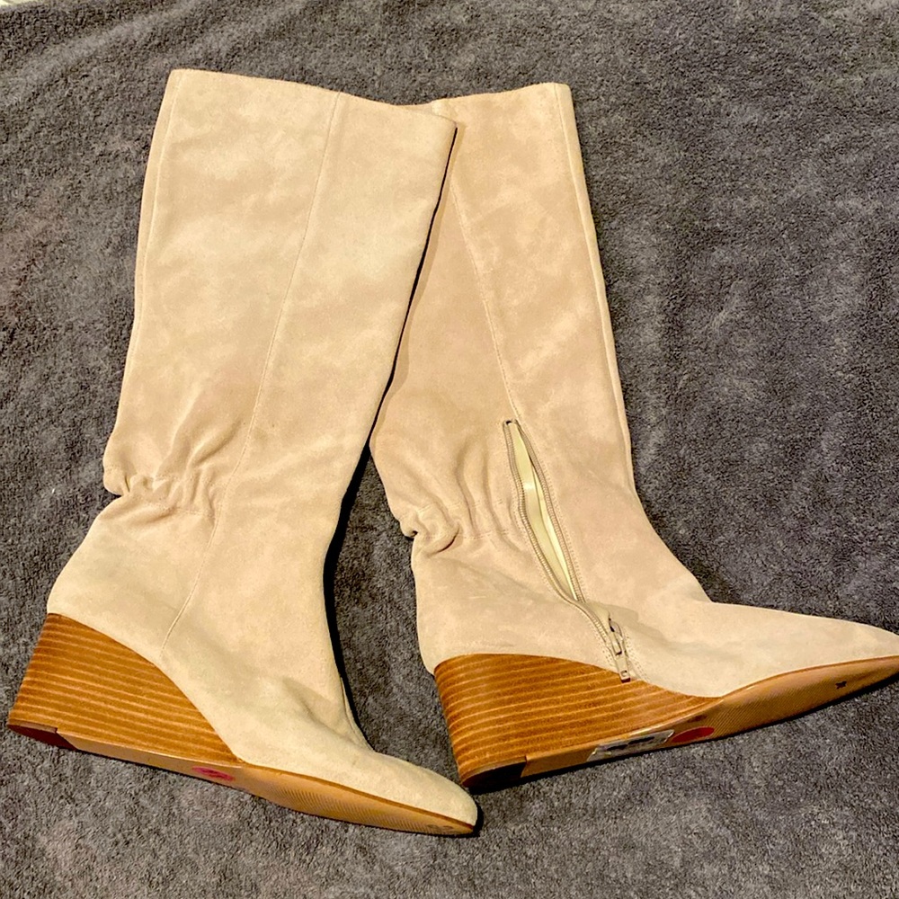 New! Sole Society Deannah Wedge Nude Boots Suede leather upper size 11